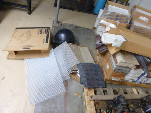lot 122 image: Pallet of Miscellaneous Items