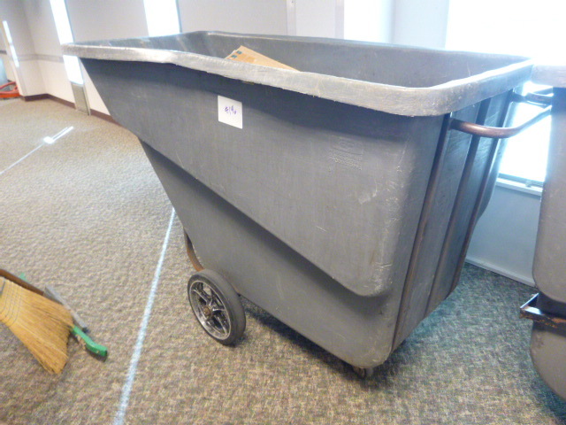 lot 146 image: Rubbermad Dumpster