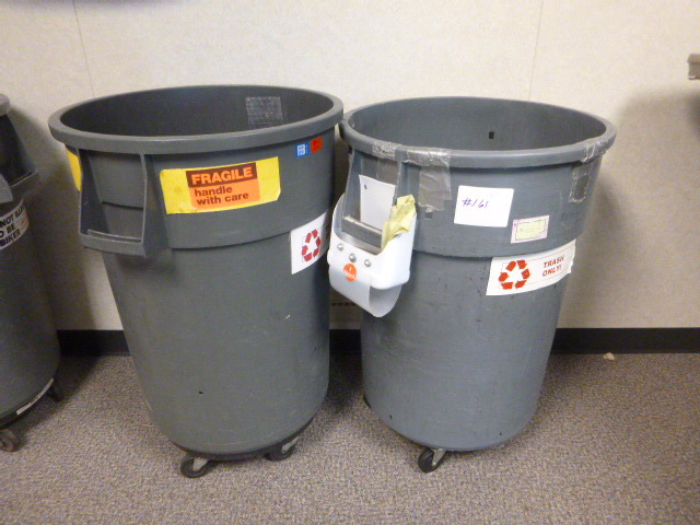 lot 161 image: 2 Garbage Cans