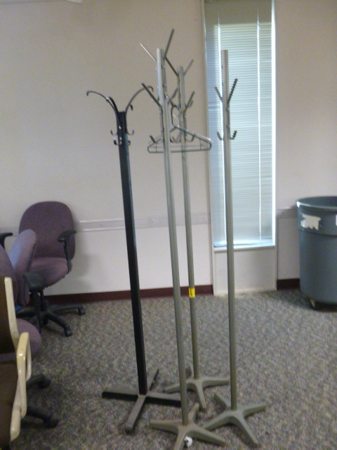 lot 183 image: 4 Coat Racks