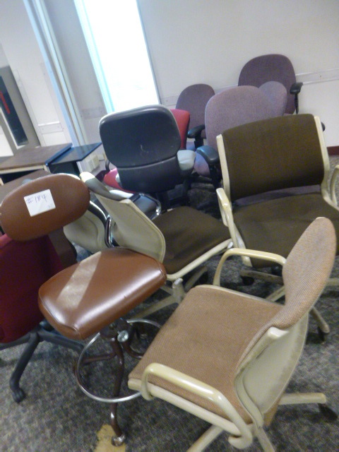 lot 184 image: 12 Office Chairs
