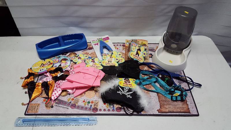 lot 227 image: Pet Items