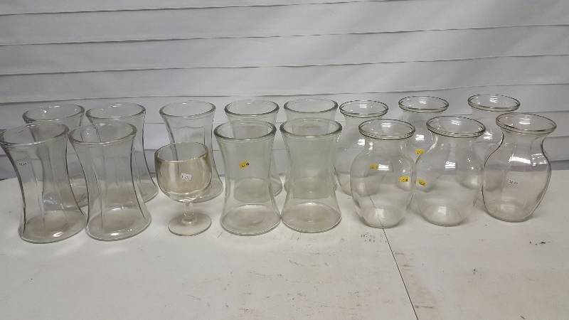 lot 284 image: Glass Vases