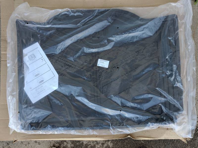 lot 6 image: Rear Rubber Cargo Tray
