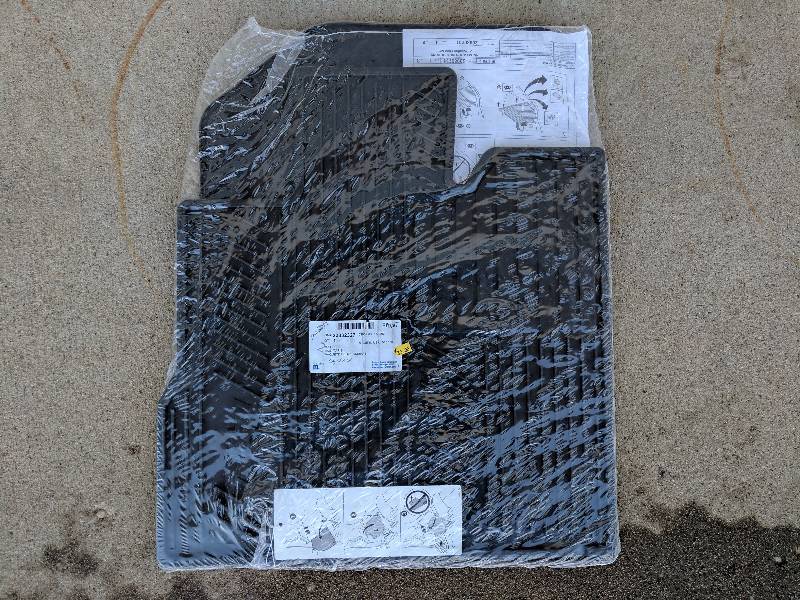 lot 14 image: Genuine GM Equinox Front Mats