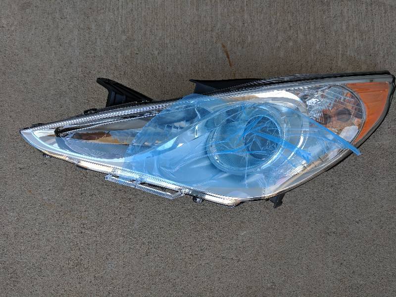 lot 26 image: Hyundai Headlight