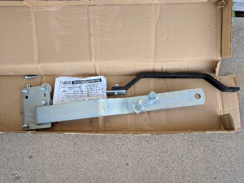 lot 29 image: Trailer Hitch