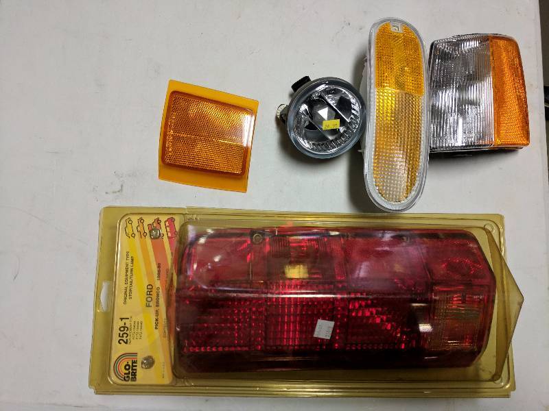 lot 77 image: Various Vehicle Lights, Signals, Etc.
