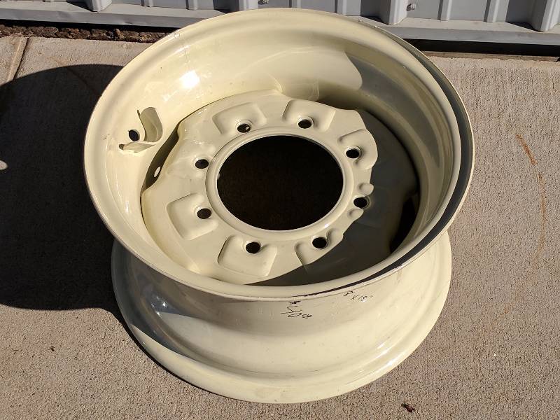 lot 129 image: 8 x 15 Wheel