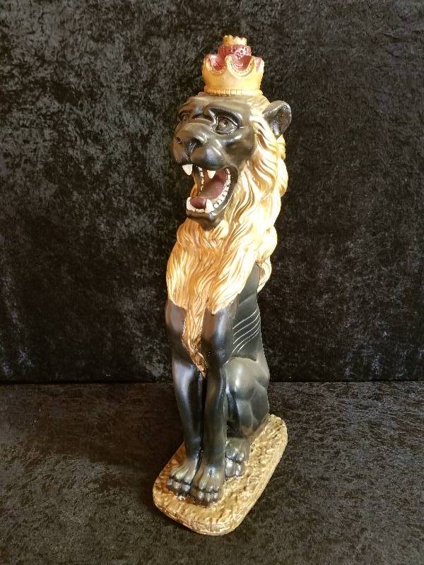 lot 3 image: Vintage Handmolded & Painted Plaster - LION, Large 32 high