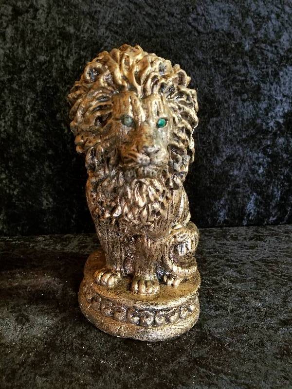 lot 9 image: Vintage Handmolded & Painted Plaster - LION, 13
