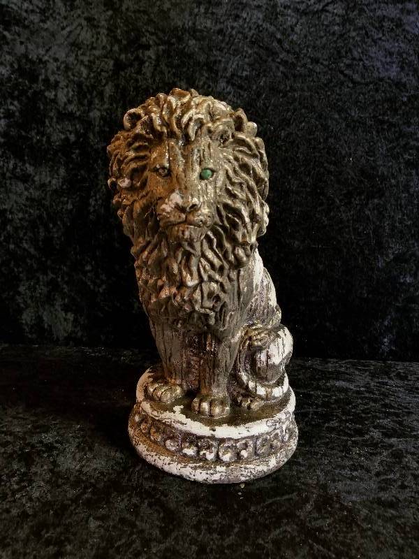 lot 10 image: Vintage Handmolded & Painted Plaster - LION, 13