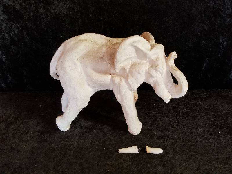 lot 12 image: Vintage Handmolded Plaster - ELEPHANT, Large 15h x 19l