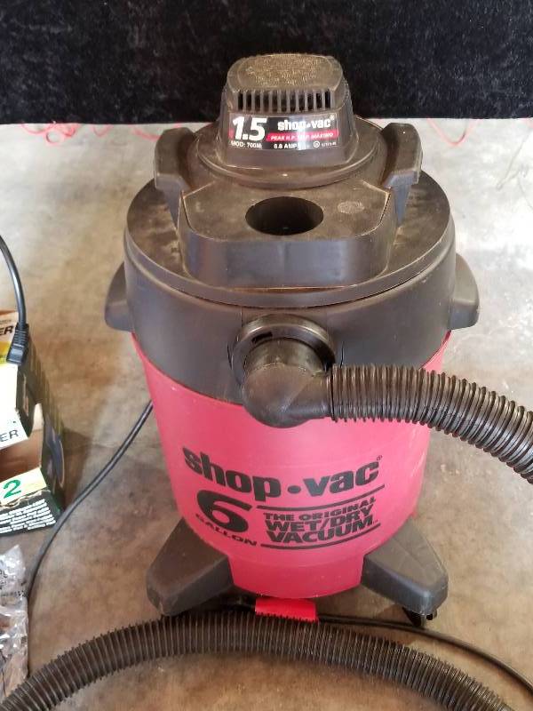 lot 27 image: Lot - Shopvac 5 Gal & Orbital Polisher