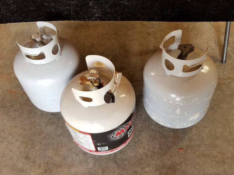 lot 29 image: Lot - 3 Propane Tanks