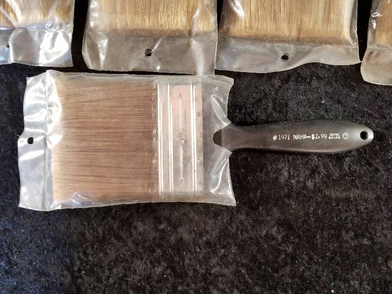 lot 45 image: Lot - Nylon Paint Brushes