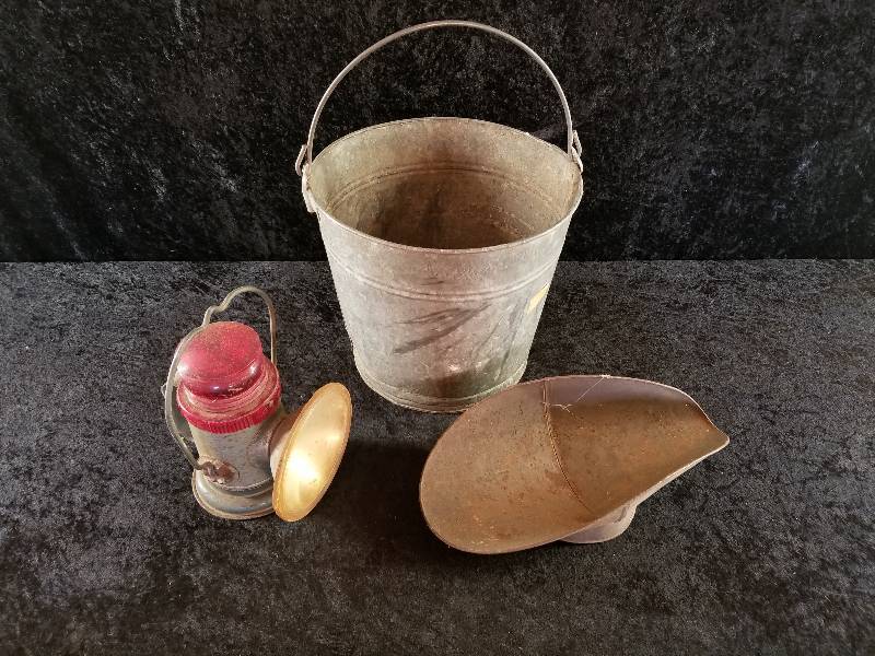 lot 51 image: Lot - Galvanized Pail, Vintage Delta Lights, Etc