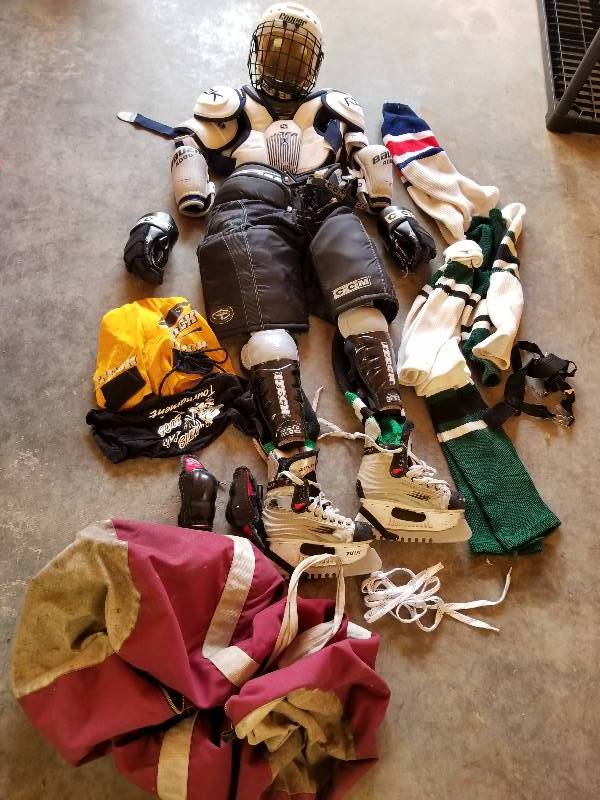lot 58 image: Lot - Misc Hockey Gear