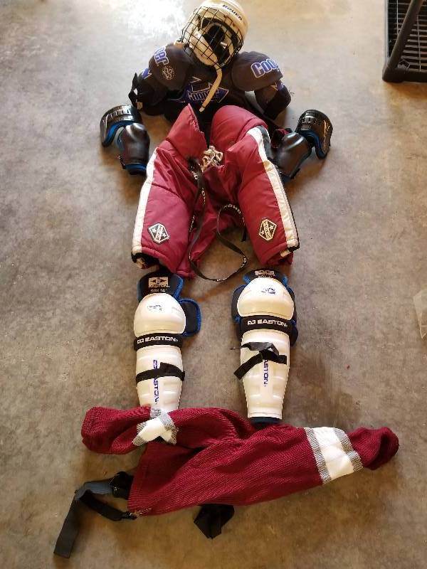 lot 59 image: Lot - Misc Hockey Gear