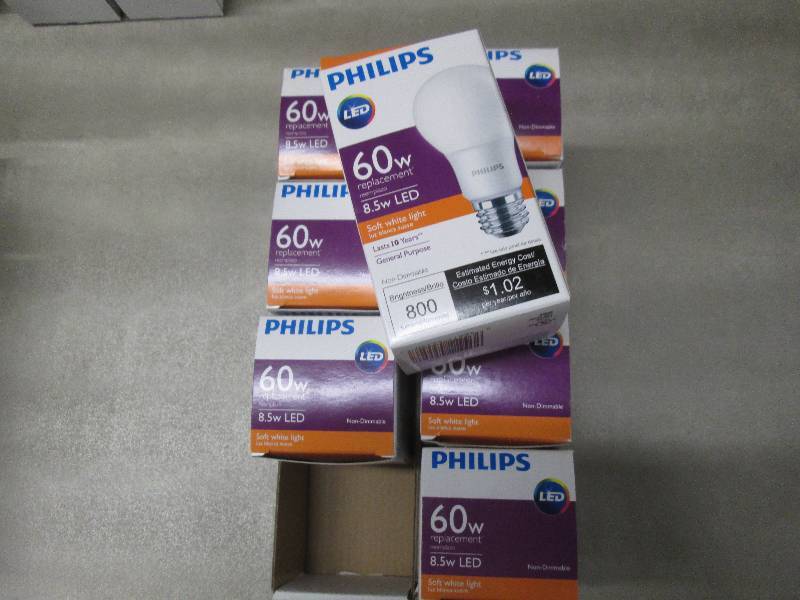 Lot of 8 Philips LED Soft White Lig...