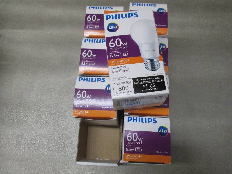 Lot of 8 Philips LED Soft White Lig...