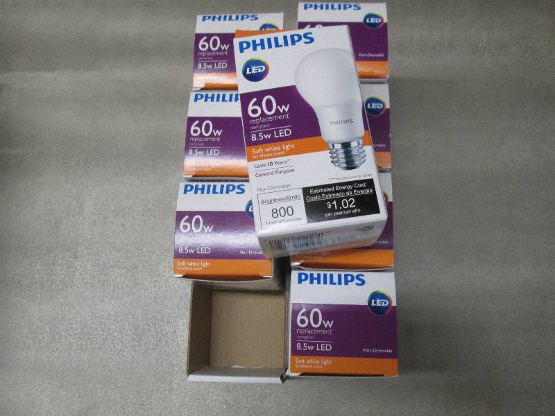 Lot of 8 Philips LED Soft White Lig...