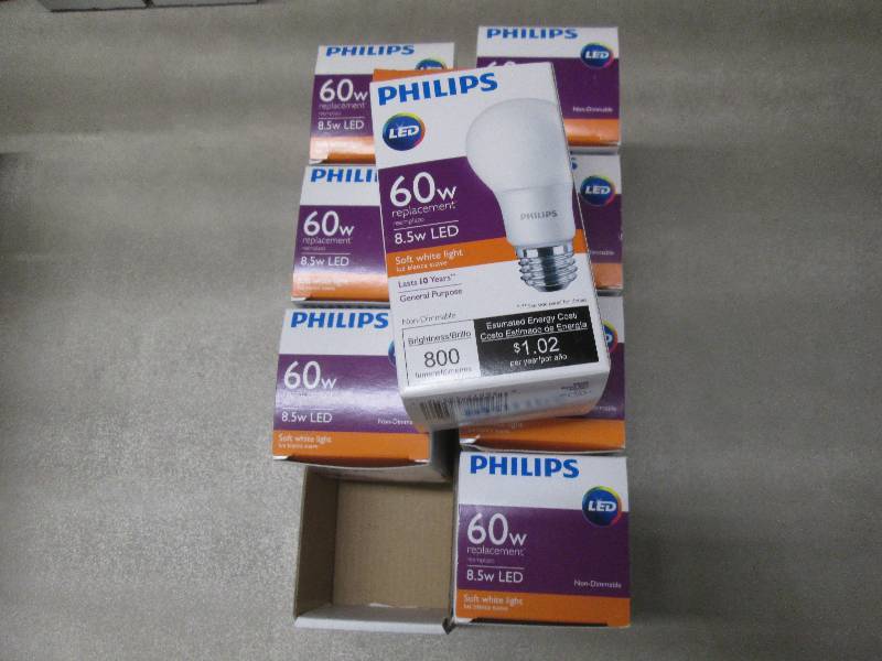 Lot of 8 Philips LED Soft White Lig...