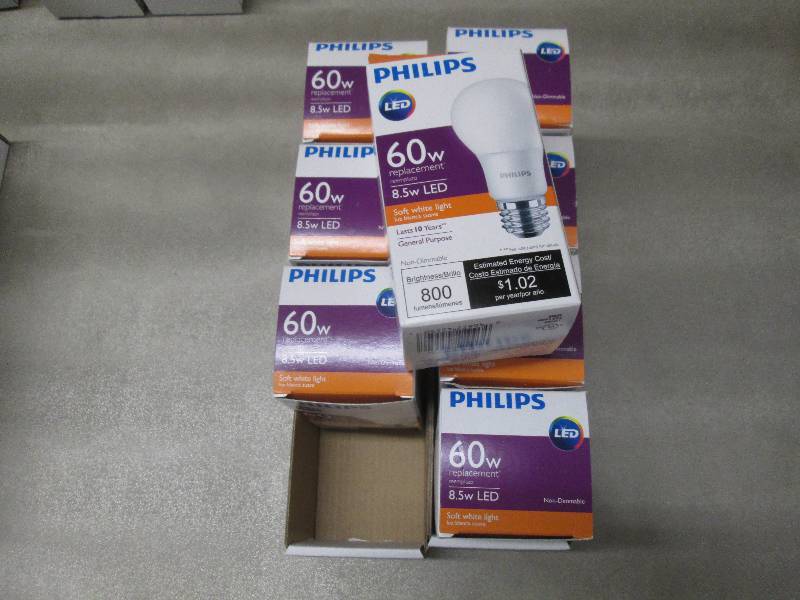 Lot of 8 Philips LED Soft White Lig...