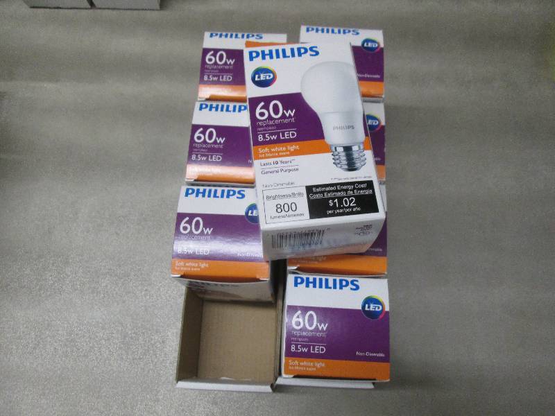 Lot of 8 Philips LED Soft White Lig...
