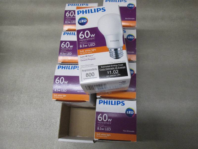 Lot of 8 Philips LED Soft White Lig...