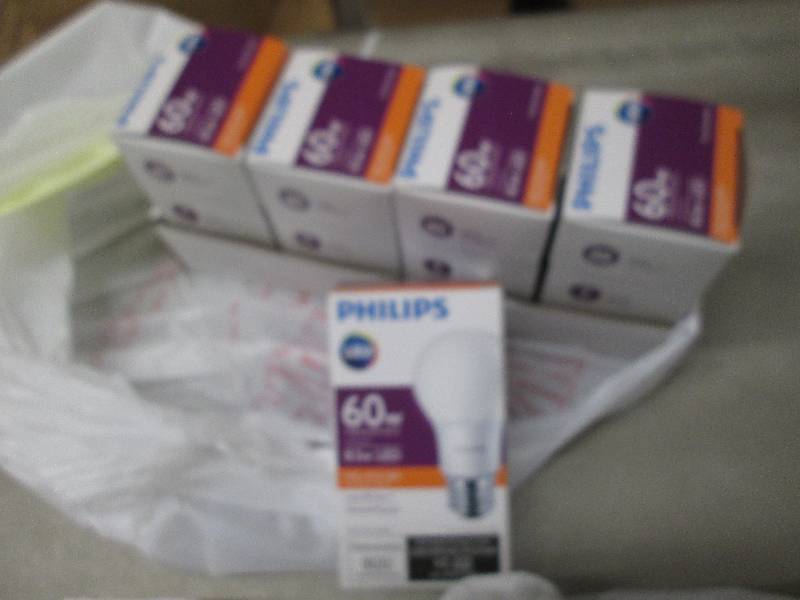 Lot of 5 Philips LED Soft White Lig...