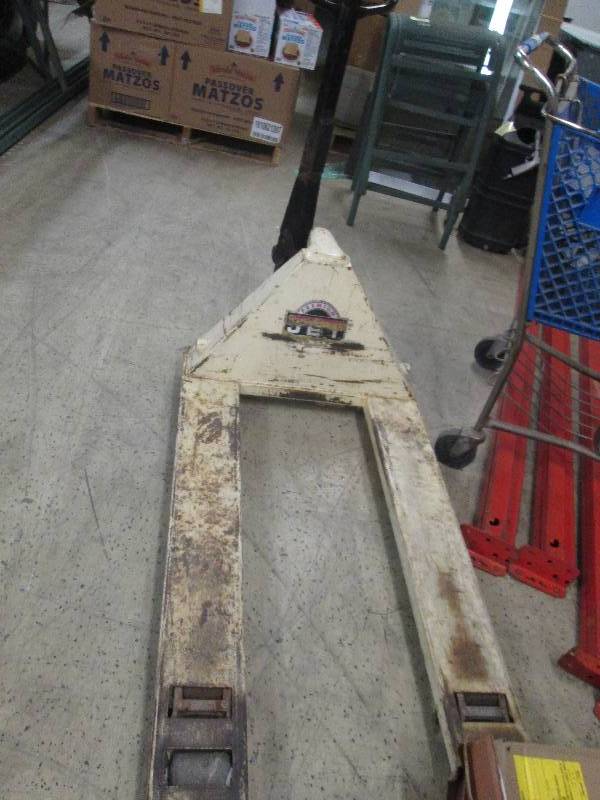 Manual Pallet Jack- bad hydraulics...