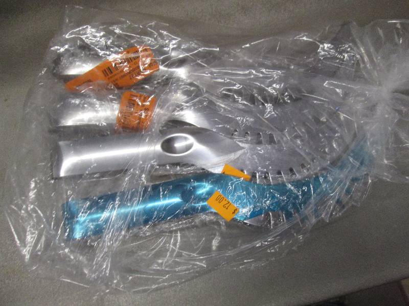 Lot of 4 Stainlesss Steel Melon Cut...