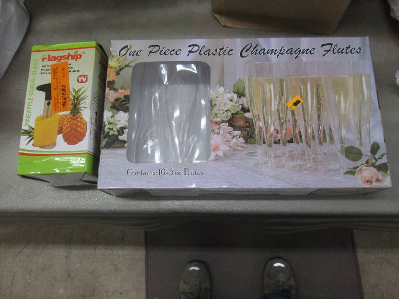 Pineapple Corer Slicer, Plastic Cha...