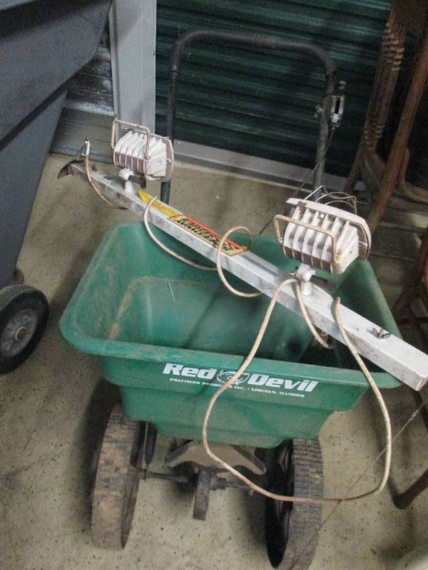 Red Devil Spreader, Wall Mount Ligh...