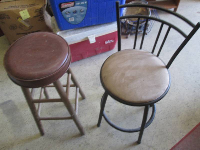 Lot of 2 Bar Stools...