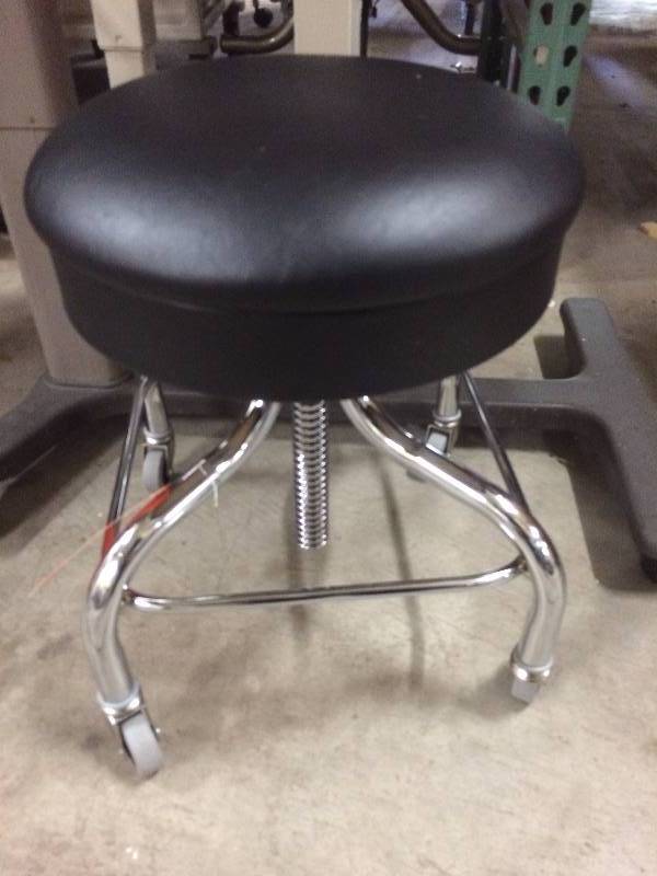 Physicians Pedigo Chrome Black Padded Adjustable Height Stool on Castors 4 Legs, Wheels, Screw Type Great Condition