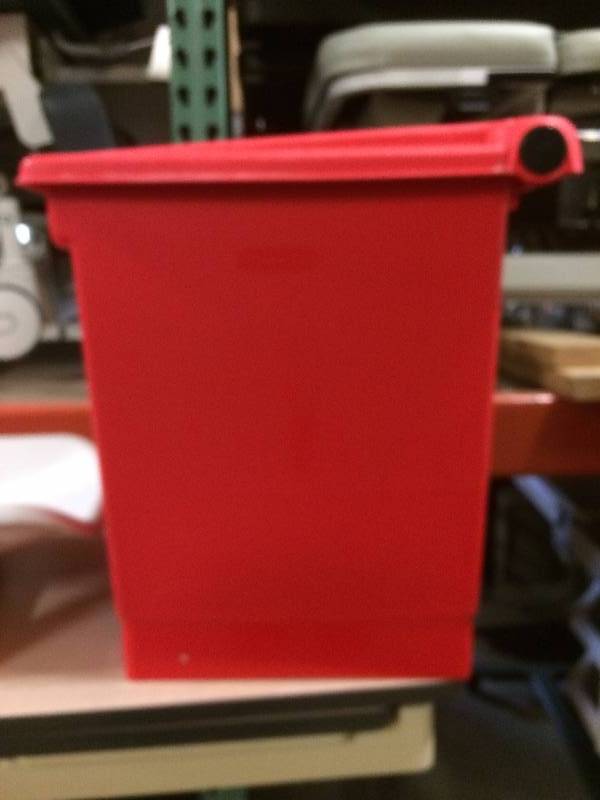 lot 33 image: Heavy Duty Rubbermaid Foot Flip Top Garbage OR Storage Tote - Excellent