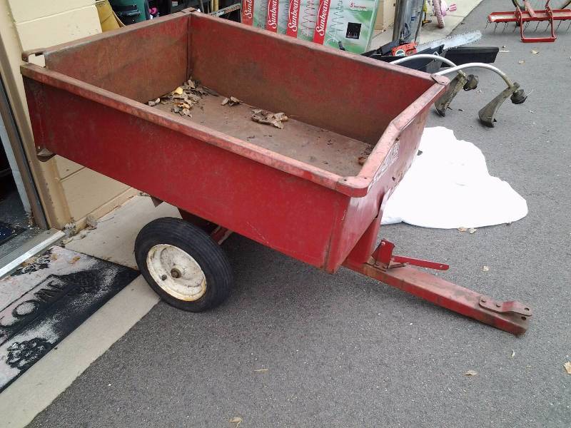 lot 25 image: Red Devil Load Hog Yard & Garden Utility Trailer (Needs Bearings)