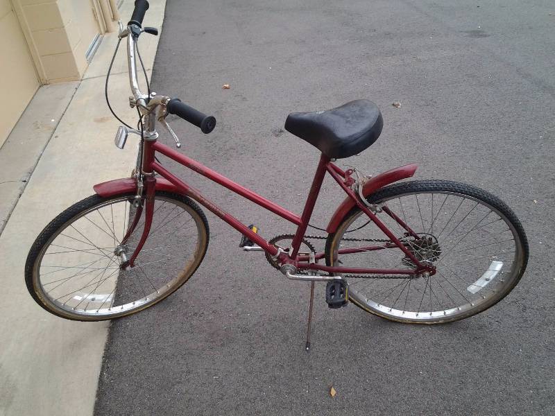lot 30 image: Magna Touring 6 Speed 26 Inch Bike