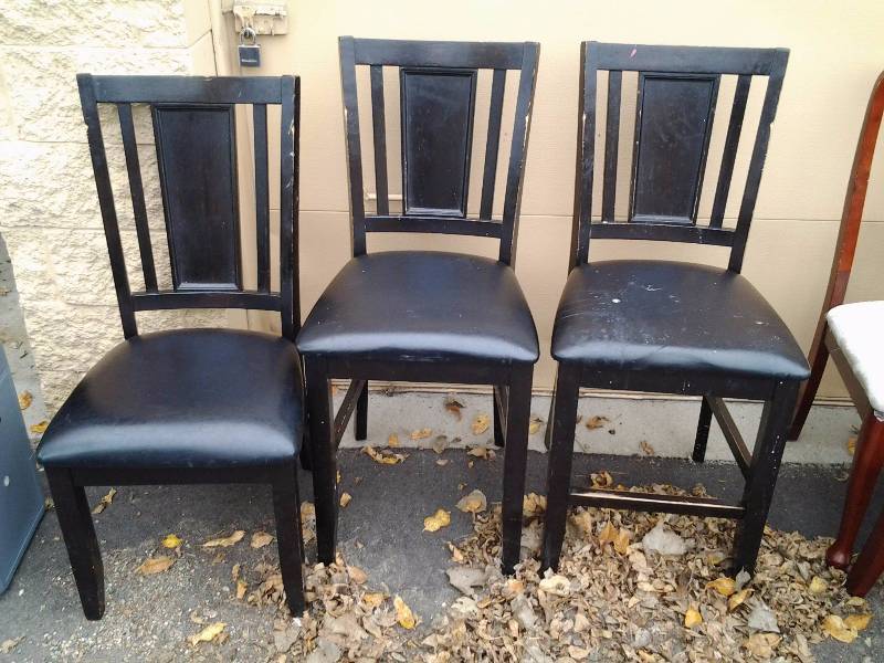 lot 41 image: 3-Black Chairs