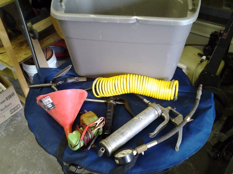 lot 64 image: Tote Bin With