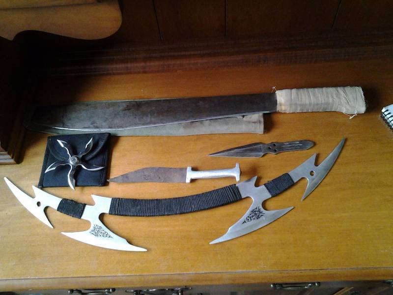 lot 69 image: Maschetti, Throwing Knife & Star, Ninja Knife