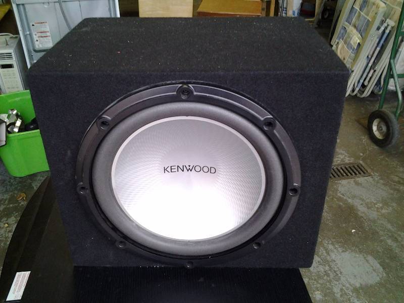 lot 89 image: Kenwood 12 Sub