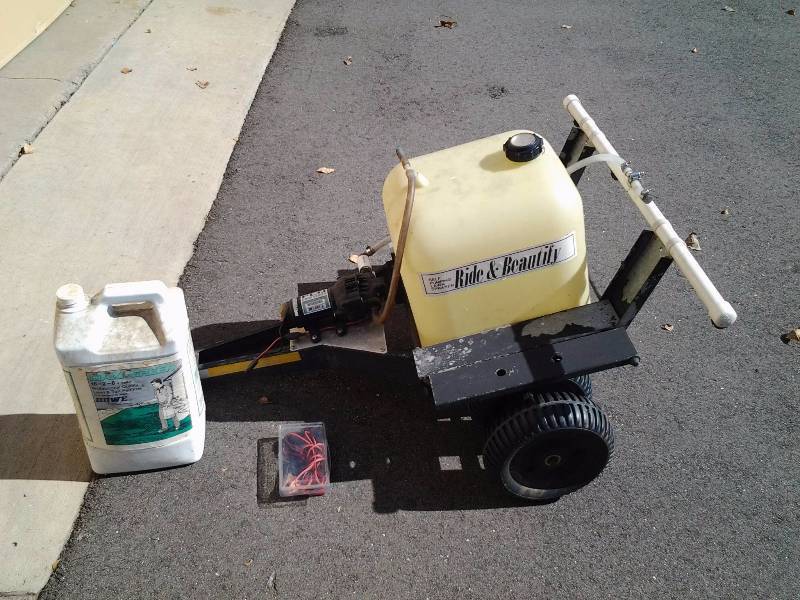 lot 3 image: Ride & Beautify Yard Sprayer