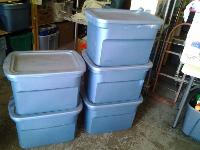 lot 117 image: 5-Sterilite Totes With Lids (73 Quart Size)