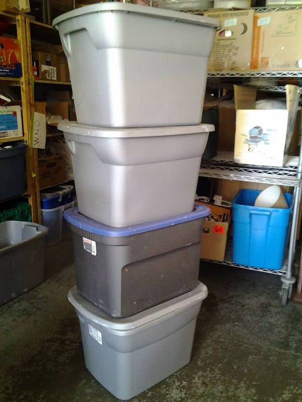 lot 118 image: 4-Sterilite Totes With Lids (73 Quart Size)