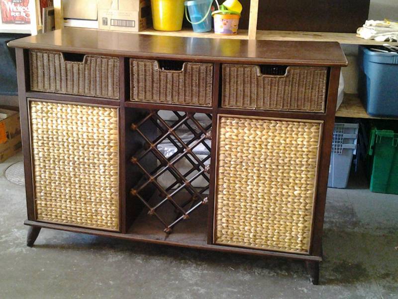 lot 121 image: Free Standing Bar With Wicker Accent, Built In Wine Bottle Rack, 3-Removable Baskets (56x23x39)
