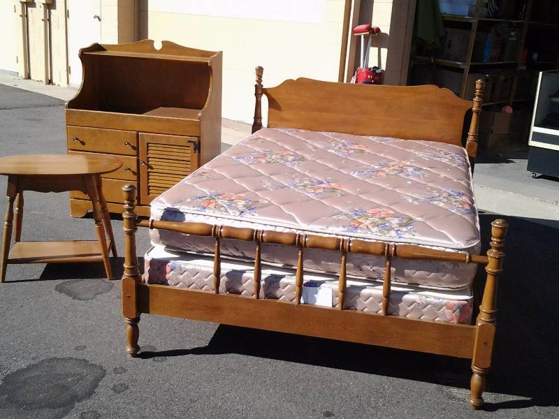 lot 125 image: Maple Bedroom Set  Includes Full Size Bed (Serta Perfect Sleeper Mattress & Box Are Free), Dressing Cabinet By Ethan Allen (36x20x46), Oval Side Table
