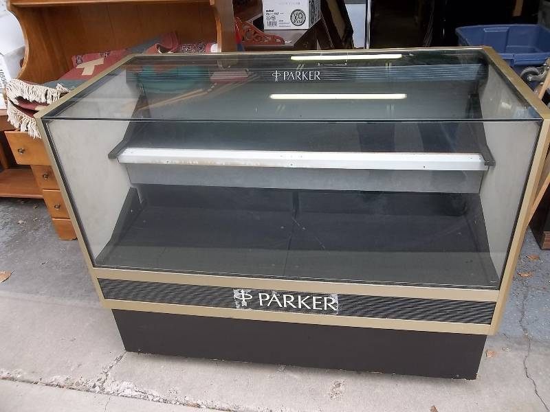 lot 124 image: Parker Glass Display Show Case (48x24x37)